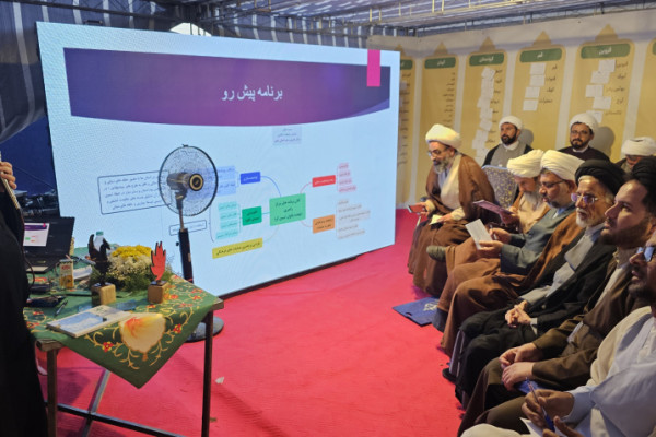 غرفه مرکز راهبری و همآهنگی بانوان در رویداد «عهد جهاد» برپا شد