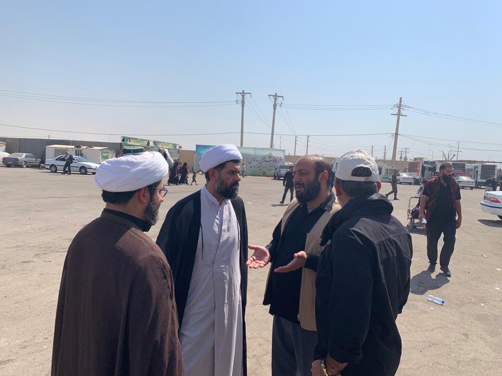 کتیبه های اهدایی رهبرمعظم انقلاب تقدیم مواکب شد کتیبه های اهدایی رهبرمعظم انقلاب تقدیم مواکب شد