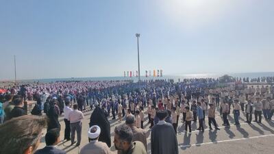 هنرنمایی بزرگترین گروه سرود جهان اسلام در جزیره قشم