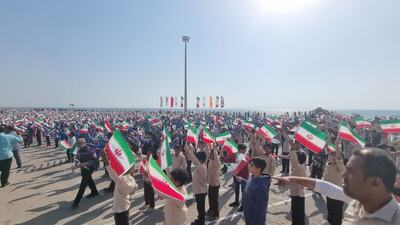 هنرنمایی بزرگترین گروه سرود جهان اسلام در جزیره قشم