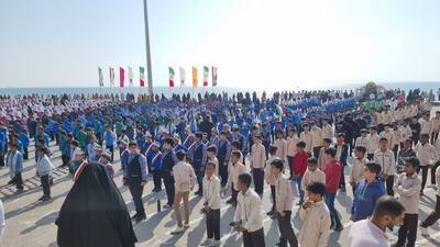 هنرنمایی بزرگترین گروه سرود جهان اسلام در جزیره قشم