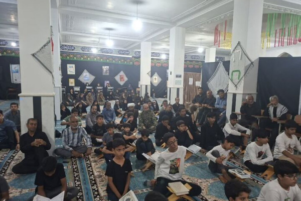 محفل انس با قرآن به یاد رهبر شهید در روستای تازیان بالا