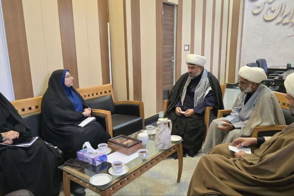 نشست کاروان «سفیران حیات» با مدیرکل امور بانوان و خانواده استانداری هرمزگان برگزار شد