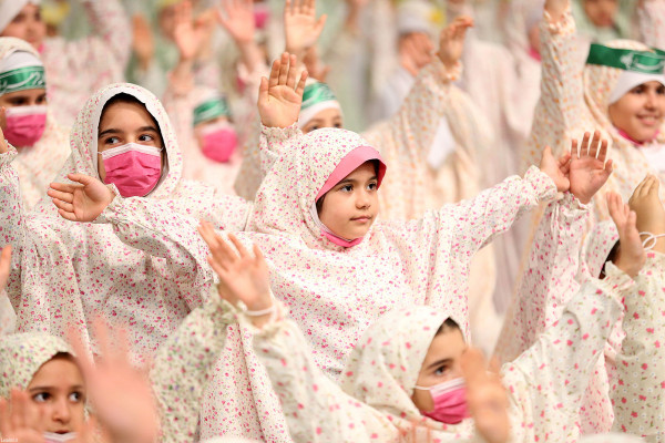 "فرشتوں کی تقریب" رہبر انقلاب کی موجودگی میں