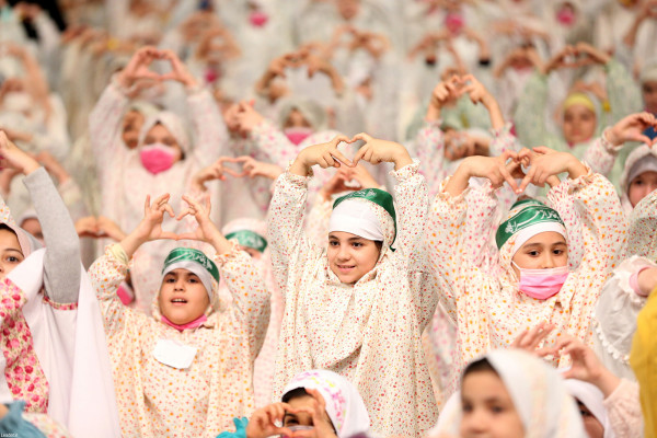 "فرشتوں کی تقریب" رہبر انقلاب کی موجودگی میں