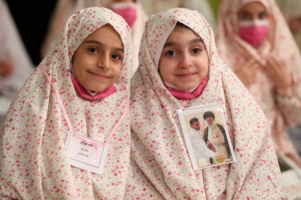 "فرشتوں کی تقریب" رہبر انقلاب کی موجودگی میں