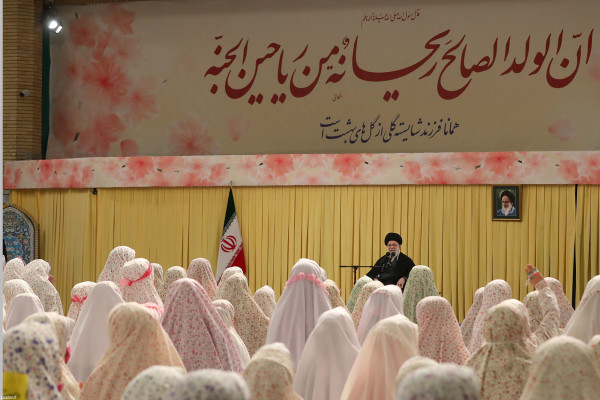 "فرشتوں کی تقریب" رہبر انقلاب کی موجودگی میں