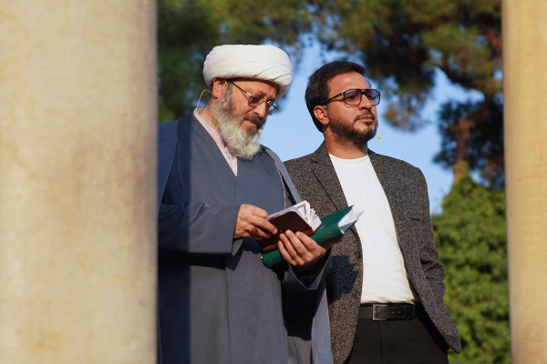 محفل کا جشن حافظ شیرازی کے مزار پر