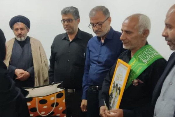 مسئولان استانی با خانواده شهید آرش کریمی دیدار کردند