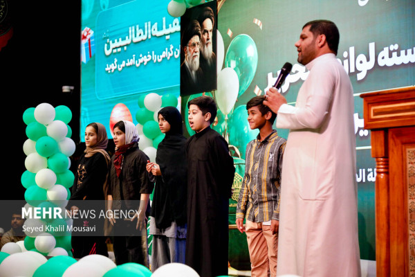 مراسم اهدای لوازم التحریر به دانش‌آموزان اهوازی