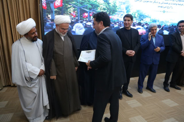 آیین تجلیل از عوامل و دست‌اندرکاران چهارمین دوره جشن بزرگ «مهمانی امت احمد(ص)» در کردستان