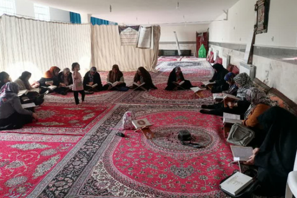 کلاس آموزش روانخوانی قرآن کریم در شهرستان خرمدره برگزار میشود