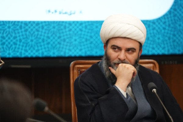 مردم از کسانی که در برابر جنایات دشمن سکوت کرده‌اند خشمگین هستند