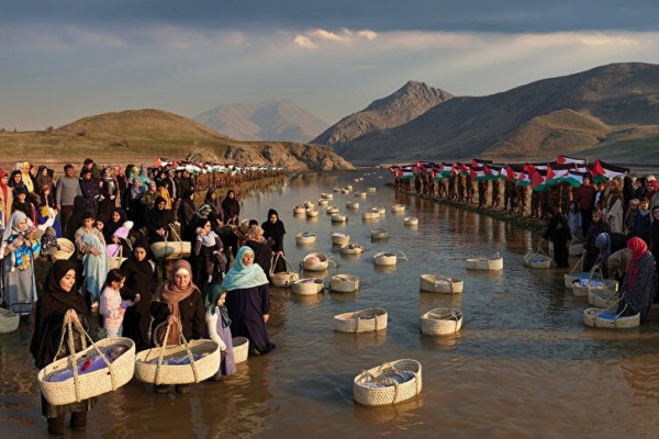 مقاومت مجاهدانه مردم فلسطین روی دیوارنگاره میدان انقلاب