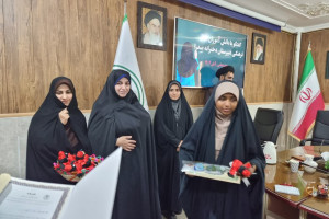 تقدیر از دختران فرهنگ‌ساز در دبیرستان صدرا