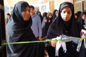 آیین افتتاح خانه قرآنی بیت النور در منزل پدر شهید دانش آموز محمد آبادی زاده